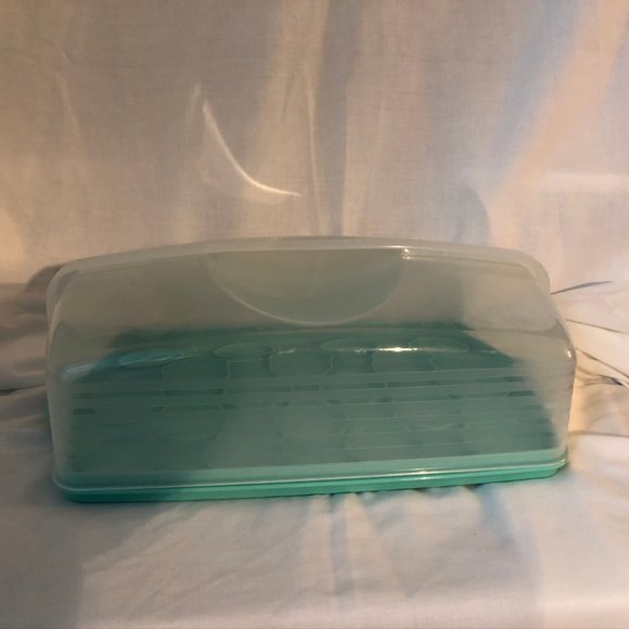 Tupperware Rectangular Cake Taker - Picture 1 of 4